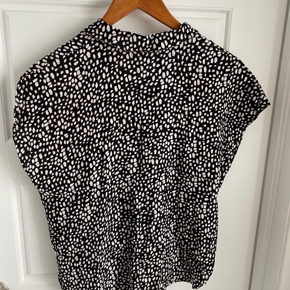 Classic Button-Up Blouse - Picture 4 of 6